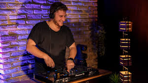 Alongside these fellow djs' will be long standing cream ibiza resident dj and worker favourite sean hughes, amnesia's longest standing. Mike Plain S Fresh Friday Schweizer Dj Fur Electronic Dance Music