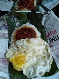 Namakucella Makan Nasi Lemak Bungkus Jer