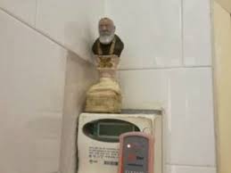 Non comprare nessun riarmo contatore enel finché non lo leggi! Calamita Nella Statuina Di Padre Pio Per Risparmiare Sulla Bolletta Enel Denunciati