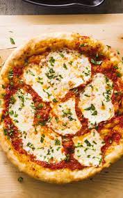 Cast Iron Skillet Pizza Margherita For Homemade Pizza With A Crispy Crust Sans Pizza Stone Turn To Yo Cast Iron Skillet Pizza Cast Iron Pizza Homemade Pizza