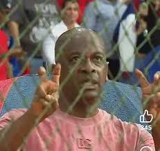 El uniforme apretarse debe muy bien el Licey, Porque el Escogido al pley  va, con gran sed de vengarse. Para nada descuidarse debe, y la guardia no  bajar; temprano debe atacar para