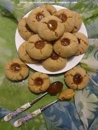 Biscuits Au Beurre D Arachide Et A La Confiture Peanut Butter Jam Cookies Galletas Con Mantequilla De Mani Y Mermelada بسكوي بزبدة الفول السودان Jam Cookies Cookies Peanut Butter