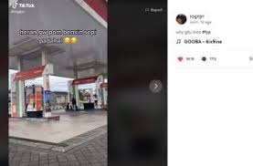Perbedaan utama antara grosir dan eceran adalah grosir menggunakan model bisnis ke bisnis, sedangkan eceran dalam mode grosir, anda tidak' menjual produk secara langsung ke konsumen. Bandingkan Spbu Sepi Dan Penjual Eceran Di Depannya Netizen Heran Gue Hitekno Com