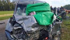 Dejando como saldo los dos tripulantes del vehículo fallecidos. Un Muerto Y Cinco Heridos En Un Accidente En La Ruta 5 Diario Democracia