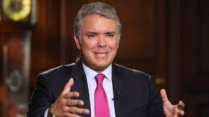 Más allá de memes y gifs, ¿cómo fue el primer año de Duque en las redes  sociales? - El País