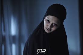Munafik merupakan sebuah film asal malaysia bergenre horror. Munafik 2016 Full Hd Movie Dhakaiya Epiczz