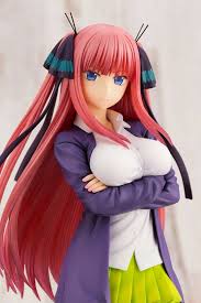 The story is told as a flashback from a future that shows that he ends up getting married to one of them. Nerdchandise The Quintessential Quintuplets Figure Bonus Edition Nino Nakano