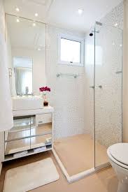 Banheiros Decorados Com Pastilhas 35 Lindas Ideias Banheiros Modernos Como Decorar Banheiro Pequeno Banheiro De Apartamento