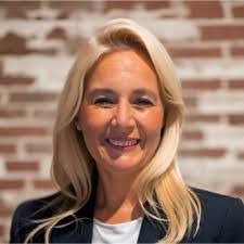 Janet Renz's Instagram, Twitter & Facebook