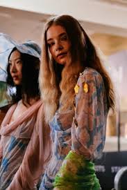 Mische zuerst die letzten beiden. Hairstylisten Empfehlen 7 Tipps Wie Ihre Haare Schneller Wachsen Vogue Germany