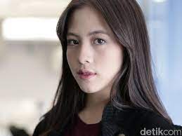 Zara adhisty niko al hakim video is getting trendy on twitter. Heboh Video Ciuman Zara Adhisty Dengan Mantan Suami Rachel Vennya