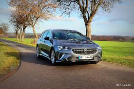 El opel insignia country tourer 2017 tiene carrocería familiar, pero la mayor distancia al suelo respecto a sus hermanos le otorga una versatilidad superior. Opel Insignia Sports Tourer Gsi Ajourierter Kombi Newcarz De