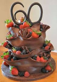 Torte Di Compleanno In Cioccolato Plastico Con Il Cioccolato Plastico Si Possono Re Idee Torta Di Compleanno Torte Di Compleanno Decorazioni Torte Compleanno