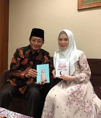 Kabar kedekatan ustaz abdul somad dengan ayana moon berawal dari beredarnya foto mereka berdua beberapa bulan lalu. Mengenal Ayana Jihye Mualaf Cantik Asal Korea Yang Bertemu Ustad Abdul Somad Fin Co Id