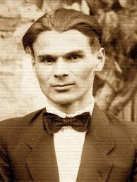 Më 11 Maj 1937, në Tiranë krijohet “Shoqnia për mbrojtjen e shtazëve”. Ulur  nga majtas: Mediha Frashëri, Shasha Libohova, Maria Serreqi dhe Dh. Berati.  Në këmbë nga majtas: Fred Marchand, Qemal Butka,