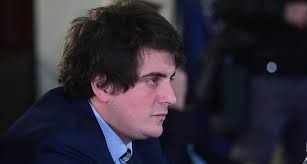 ¡imprímete un video! fue uno de los tantos improperios recibidos por el parlamentario de renovación nacional (rn), de parte de votantes que se encontraban a la espera. Tras Confirmarse Que Diego Schalper Esta Comprando Votos Ofreciendo Puestos En El Gobierno Debe Ser Desaforado Y Encarcelado Por Cohecho