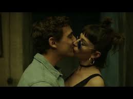 Emirgan'daki evinden çıkarken görüntülenen i̇lker kaleli, kendisinden 13 yaş küçük. Money Heist Tokyo And Rio Kiss 3gp Mp4 Mp3 Flv Indir