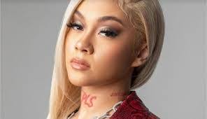 Miranda Brooke's Instagram, Twitter & Facebook