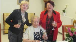 Camin de batrani ce ofera o ingrijire prompta si de specialitate pe termen mediu sau lung, atat pentru batrani cat si pentru bolnavii de alzheimer sau. AÈezÄmant Pentru BÄtrani La Standarde Europene In JudeÈul Sibiu AgenÈia De PresÄ AÈii Romani