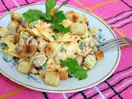 салат из моркови по корейски с курицей и фасолью Salat S Syrom Fasolyu Suharikami I Korejskoj Morkovyu Recept Eda Salat S Syrom Recepty Prigotovleniya