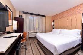 A coffee maker and work desk are provided in all rooms. Holiday Inn New York City Times Square Hlx