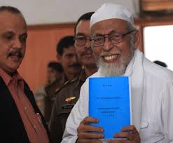Menurut ustaz abu bakar ba'asyir, islam tidak bertentangan dengan pancasila. Abu Bakar Ba Asyir Layangkan Permohonan Asimilasi