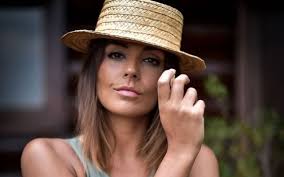 Os tipos de secreção que a mulher expele pela sua região intima durante a vida, varia bastante! Carolina Carvalho Quase Irreconhecivel Apos Cortar O Cabelo Curto Nova Gente