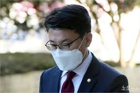 與, 양도세·종부세 완화 검토…'부자 감세' 비판 일듯. ì§„ì„±ì¤€ 1ê°€êµ¬1ì£¼íƒ ë²•ì•ˆ ì‚¬ìœ ìž¬ì‚° ì¹¨í•´ ë…¼ëž€ì— ì˜¤í•´ë‹¤ ë…¸ì»·ë‰´ìŠ¤
