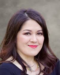 Kristen Bloomfield's Instagram, Twitter & Facebook