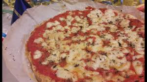 Pizza con stracchino e pancetta affumicata. Pizza Finta Vi Avanza Pane Raffermo Seguite La Ricetta Youtube