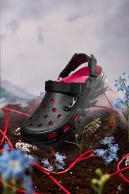A post shared by posty (@postmalone) on nov 1, 2018 at 7:08am pdt. Post Malone X Crocs Duet Max 2 Black Drops At 12 Am Buzzsnkr