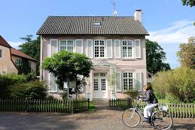 Worpsweed) is a municipality in the district of osterholz, in lower saxony, germany. Stadt Und Land Fotos Foto Rosa Haus In Der Bergstrasse Von Worpswede Wohnhaus Und Atelier Der Kunstlerin Emmy Meyer
