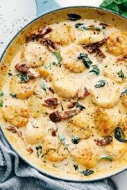 Amazing Creamy Tuscan Garlic Scallops The Recipe Critic In 2020 Scallop Recipes Sun Dried Tomato Dinner Recipes Easy Quick