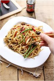 Nouilles Chinoises Sautees Aux Legumes Chefnini Recette Recette Asiatique Cuisine Asiatique Recettes De Cuisine