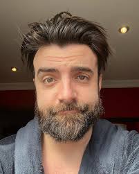 🧔🏻+✂️=🥲