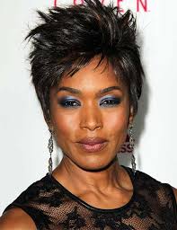 Kort kapsel met korte, brede pony. 20 Elegante Kapsels Voor Oudere Vrouwen Nail Art Health And Beauty