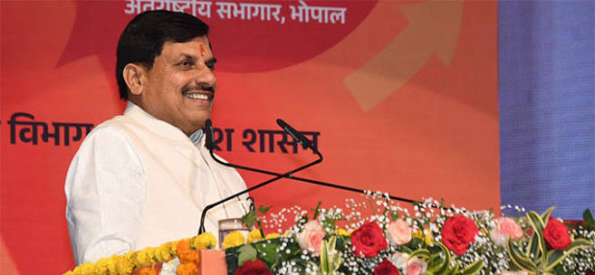 एक्शन मोड में सीएम डॉ. मोहन यादव, शिकायतें सुनते-सुनते सीएमएचओ सहित तीन को किया सस्पेंड | मध्यप्रदेश | prativad.com