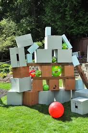 Angry Birds Pour Les Enfants Dans Le Jardin Idee De Jeux Jeux Enfants Fete Anniversaire Enfant