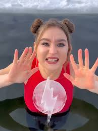 Прекрасные зимние моменты с Ледяной Королевой