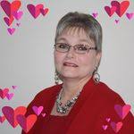 Tina Bowyer's Instagram, Twitter & Facebook