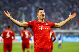 Robert lewandowski has put europe's top clubs on alert as it is believed the bayern munich star wants a transfer away from the german giants. Robert Lewandowski Extends Contract With Bayern Munich