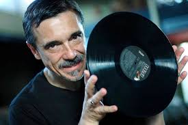 Clube do Vinil de Mossoró entrevista o baterista Charles Gavin nesta quinta  (22)