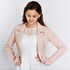 Aktuelle mode hochzeitskleid blazer jeans outfit jeans. Brautjacken Brautbolero Die 12 Schonsten Exemplare Im Uberblick