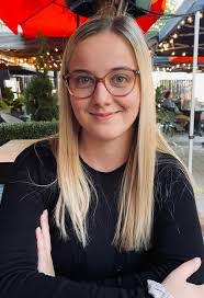 Melissa Brien's Instagram, Twitter & Facebook