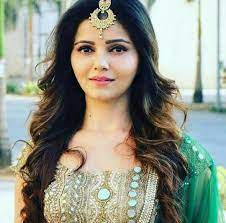 Tikka Indianweddinghairstylesbuns Indian Hairstyles Tikka Hairstyle Indian Wedding Hairstyles