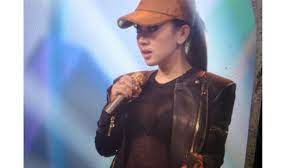Pertanyaan itupun bisa anda buktikan dengan menjajal beberapa aplikasi (yang kabarnya. Kenakan Baju Tembus Pandang Bra Syahrini Terlihat Showbiz Liputan6 Com