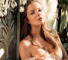 „nagyon jó volt látni, hogy az akció megmozgatta az embereket, és a tavalyihoz képest hatványozottan több felajánlás érkezett, de arról álmodni sem mertem volna, hogy ekkora összeg gyűlik össze. Ezeken A Fotokon Botrankozott Meg A Fel Vilag Nezd Meg Mihalik Eniko Kepeit Hazai Sztar Femina