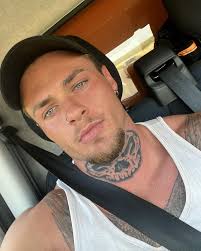 Vest season is approaching😏