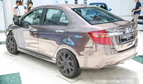 Small sport rim back design looks tiny without bodykit no projector headlamp no auto wiper no auto headlamp, but got auto off headlamp. Perodua Bezza Modified 2016