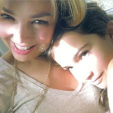 The first line of the song is tommy mottola lives on the road/he lost his lady. El Album De Los Recuerdos De Sabrina Y Matthew Revista Caras